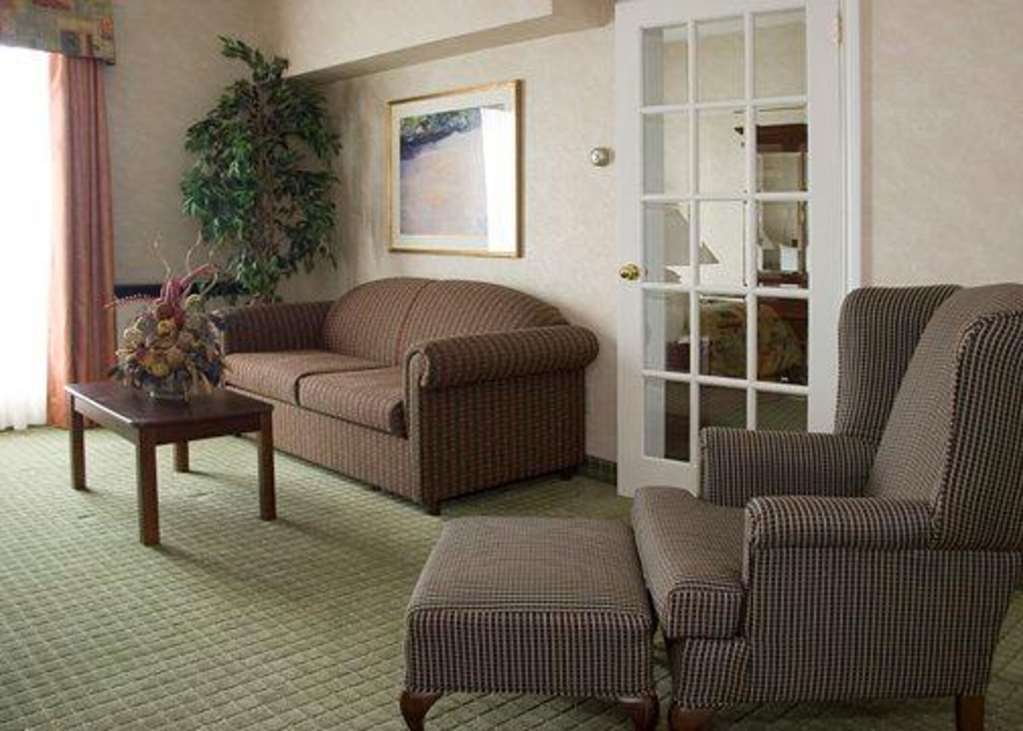 Four Points By Sheraton Toronto Airport East Room photo